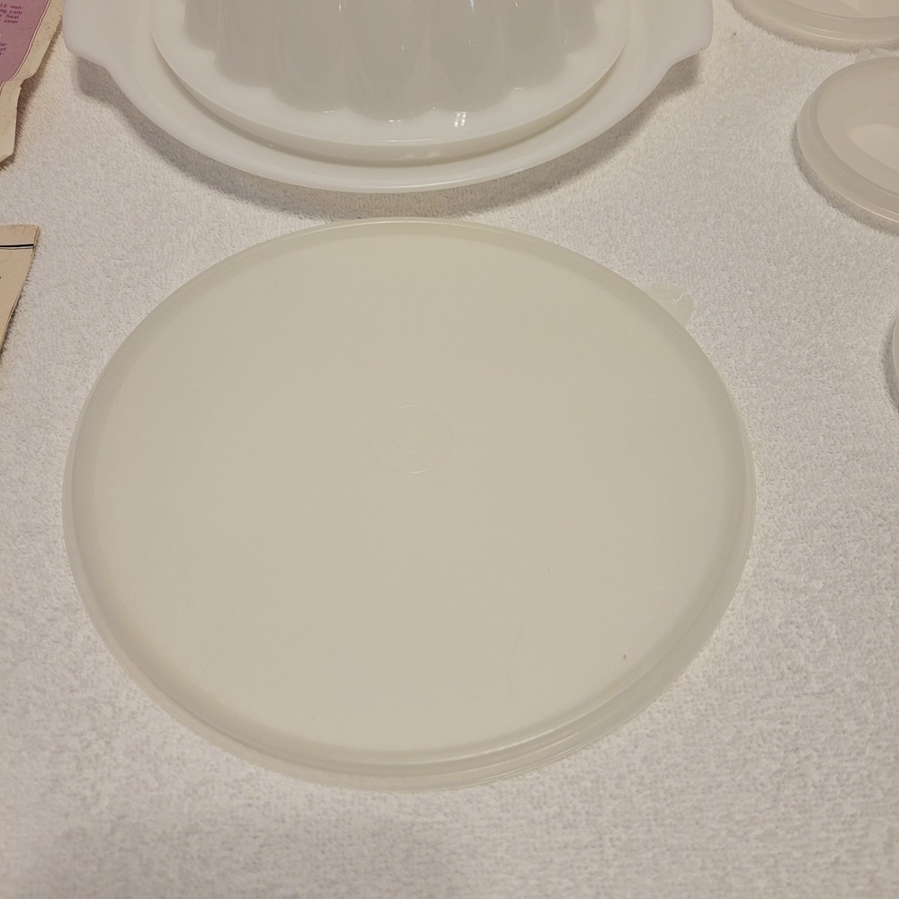 Tupperware Vintage Jel-N-Serve food mold set w/ 4 tops - Picture 3 of 6